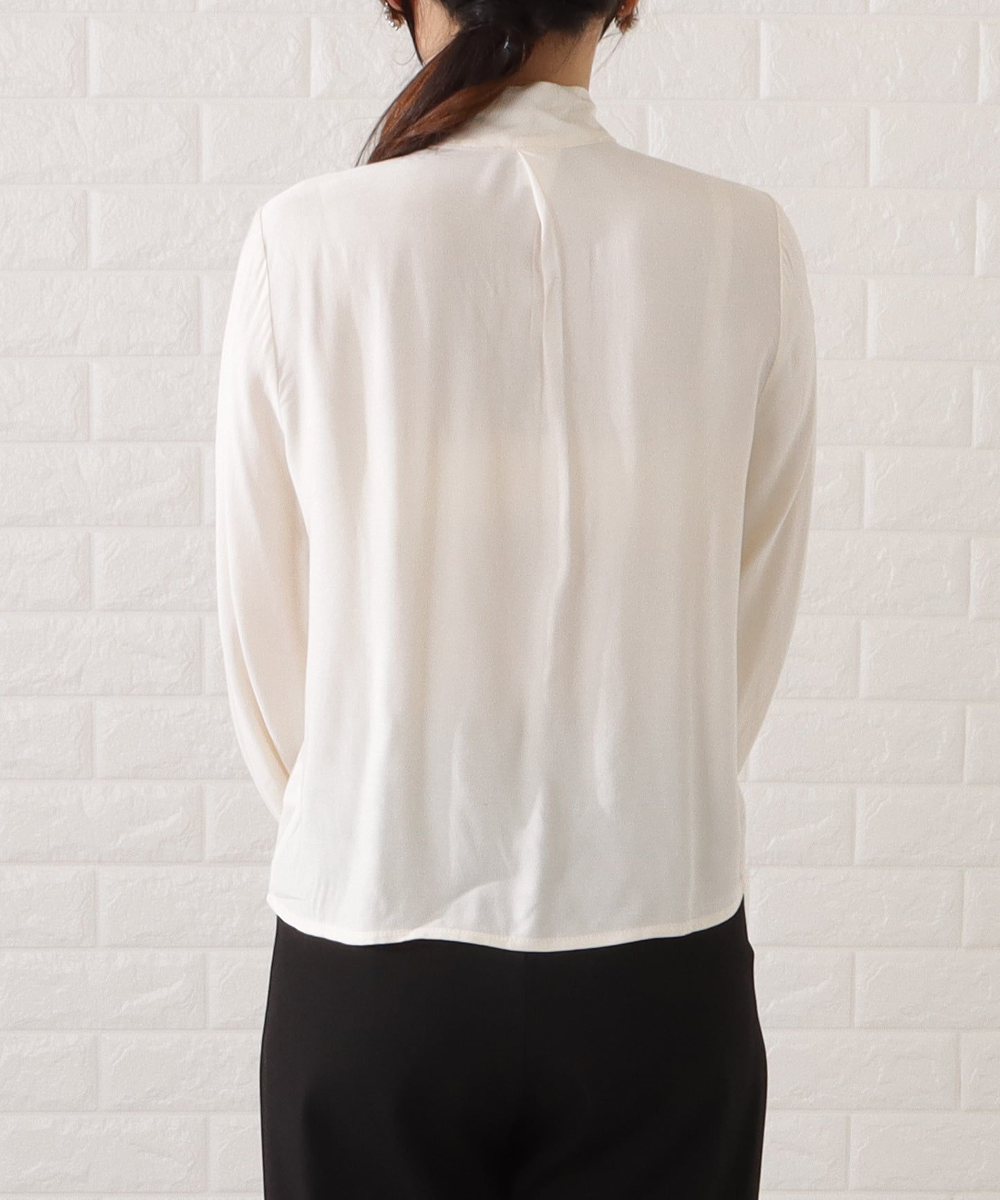 タックペプラムジャケット&ボウタイブラウスパンツスーツ