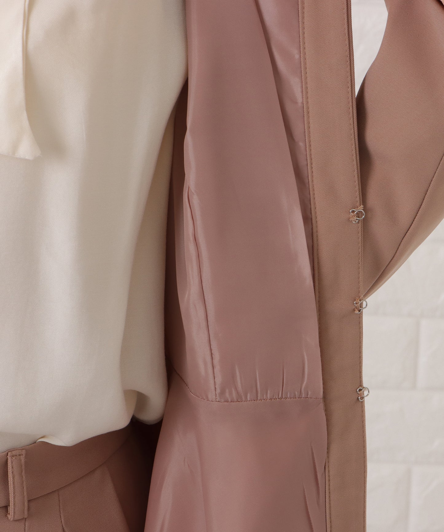 タックペプラムジャケット&ボウタイブラウスパンツスーツ