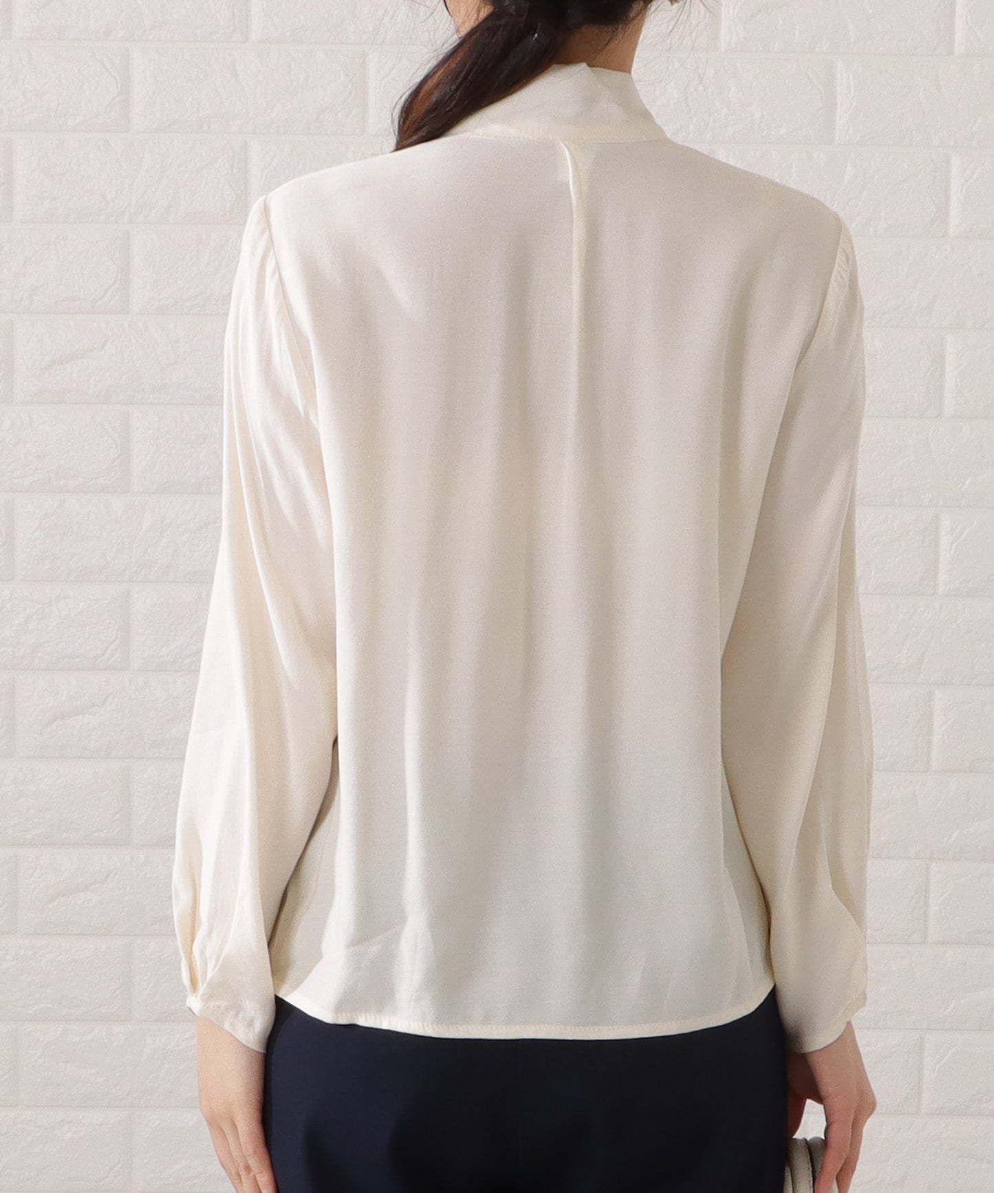 タックペプラムジャケット&ボウタイブラウスパンツスーツ