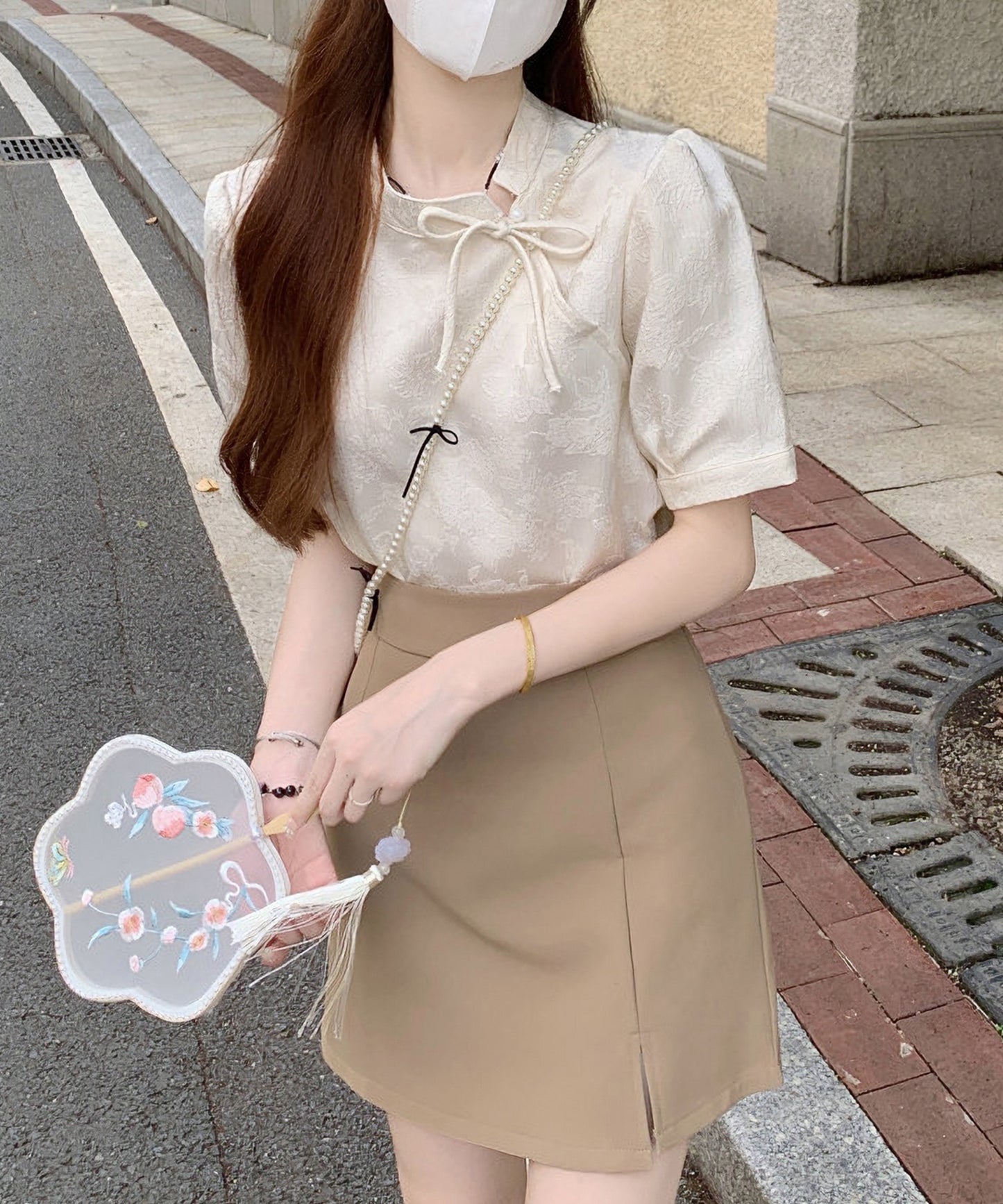 サテン調 花柄 スタンドカラー パフスリーブ 5分袖 ブラウス