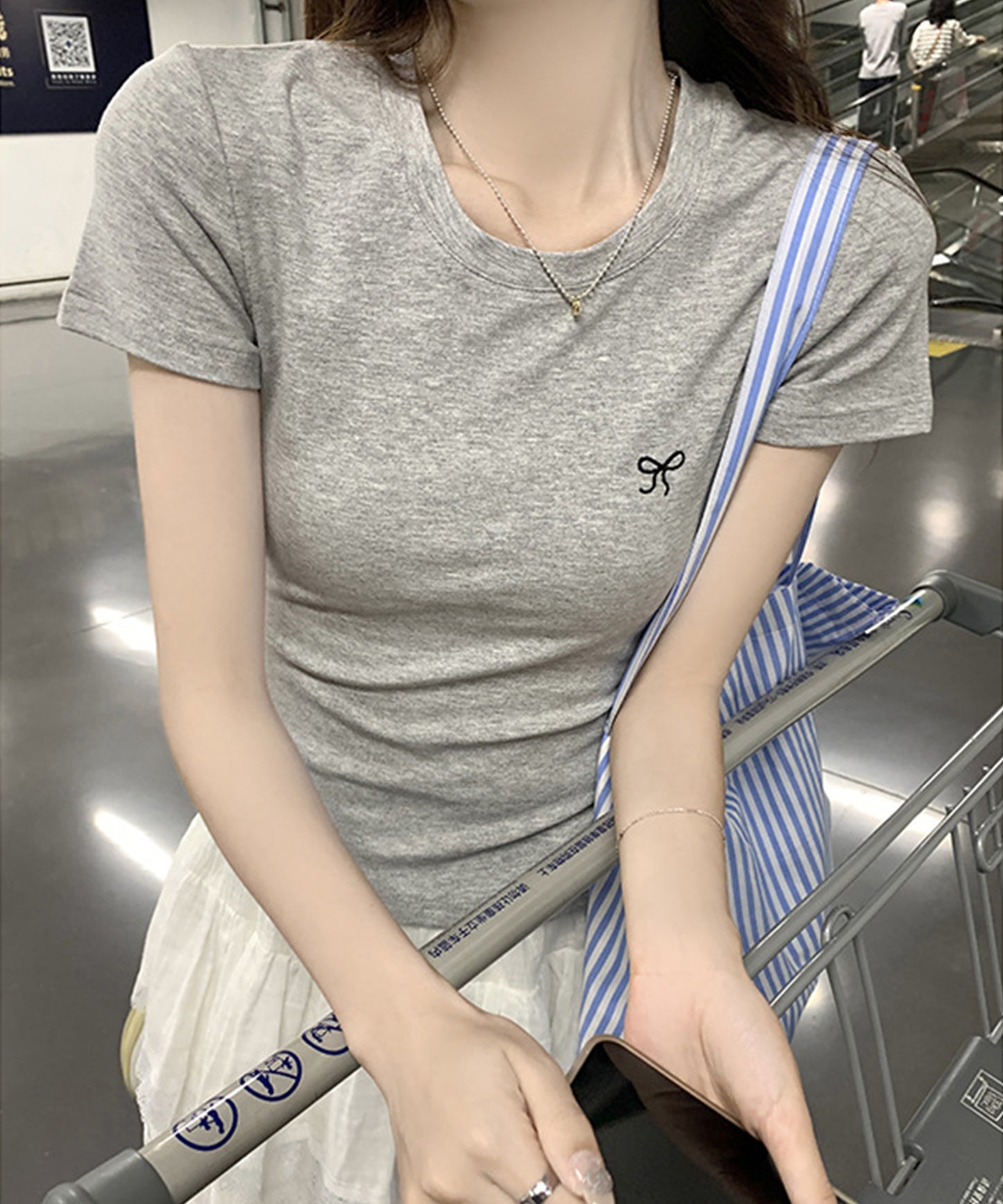 ワンポイント リボン刺繍 クルーネック 半袖 Tシャツ