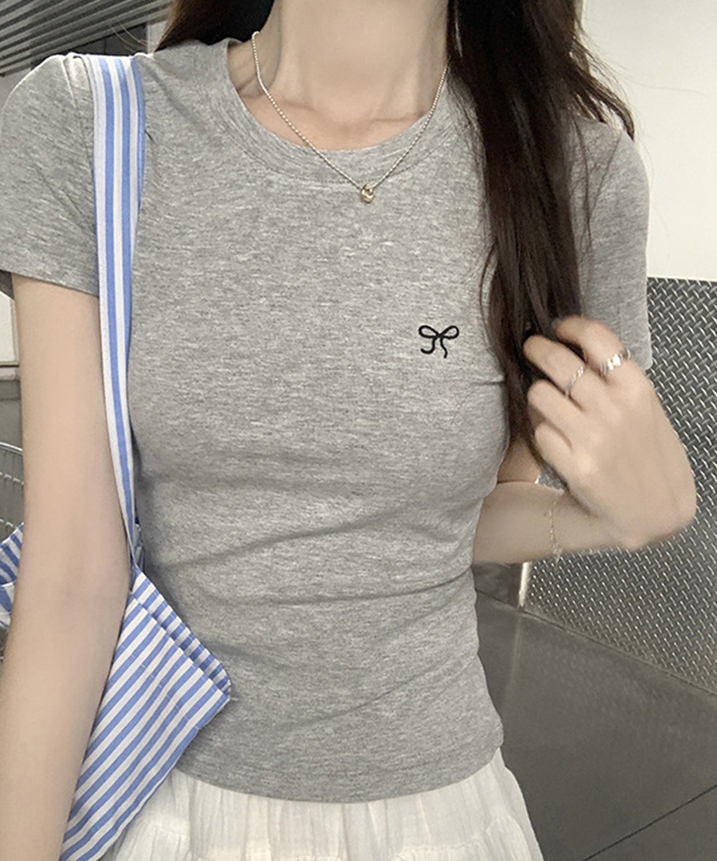 ワンポイント リボン刺繍 クルーネック 半袖 Tシャツ