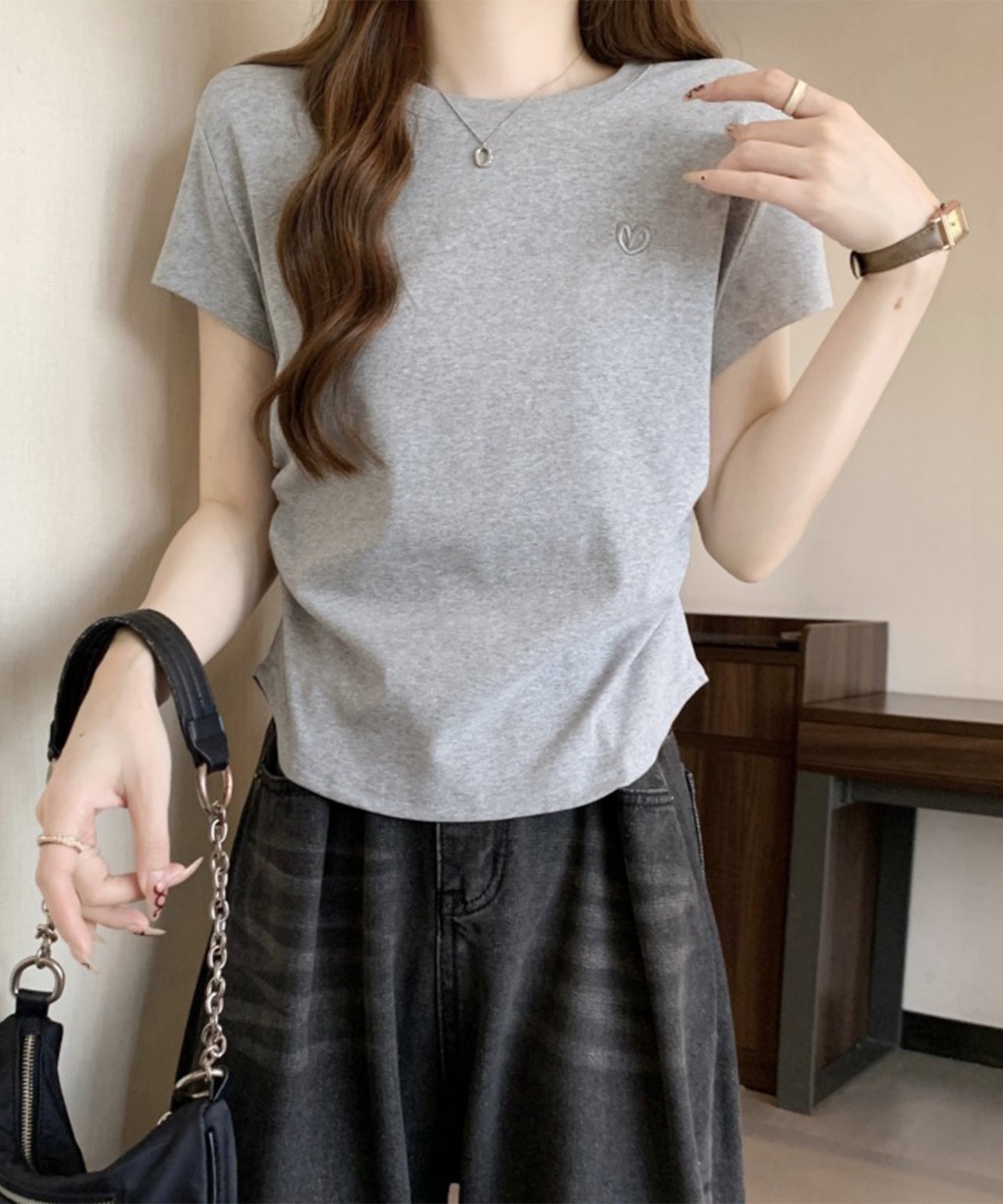 ハート刺繍 シャーリング クルーネック 半袖 Tシャツ