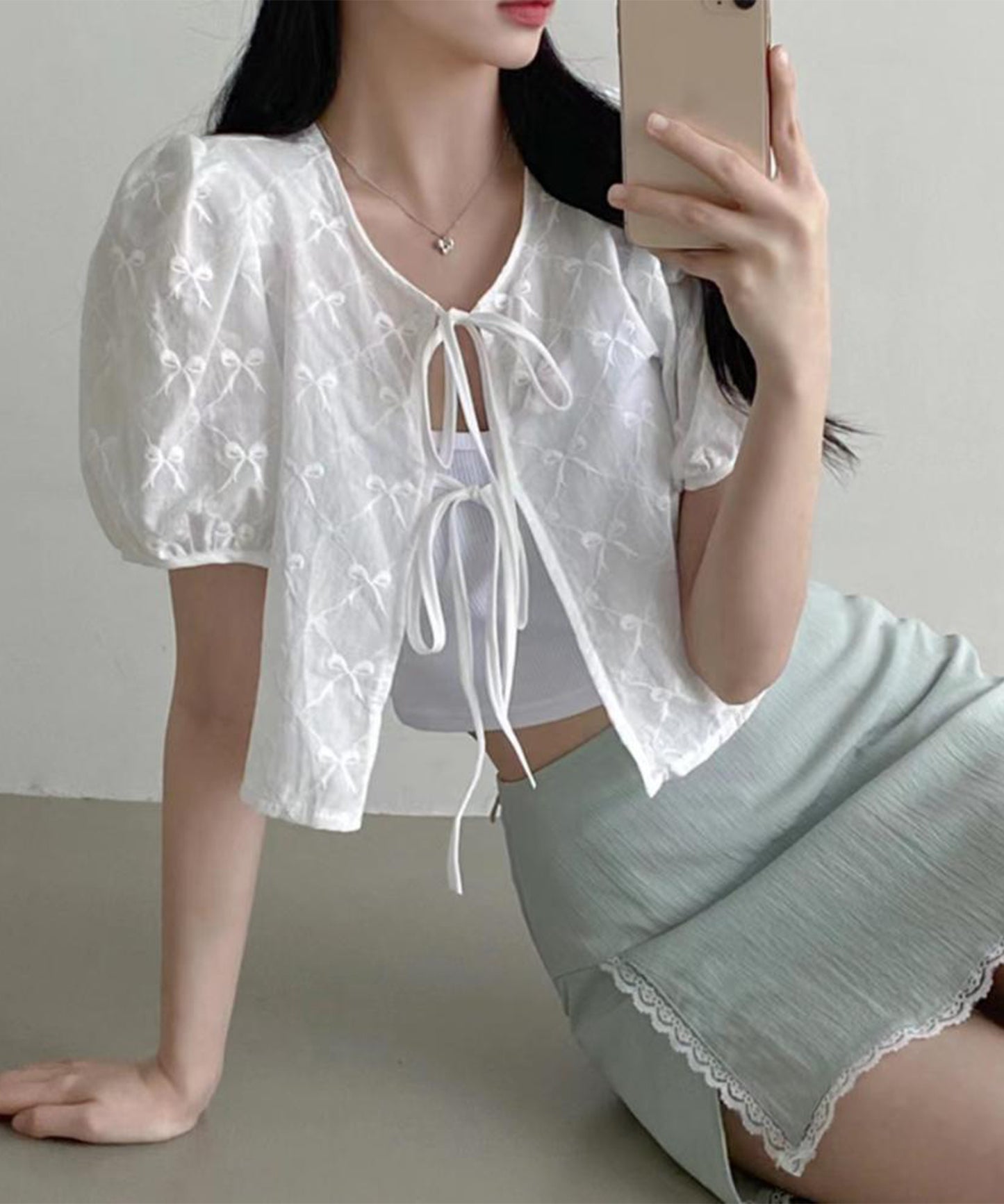 刺繍 リボン付き パフスリーブ ショート ブラウス