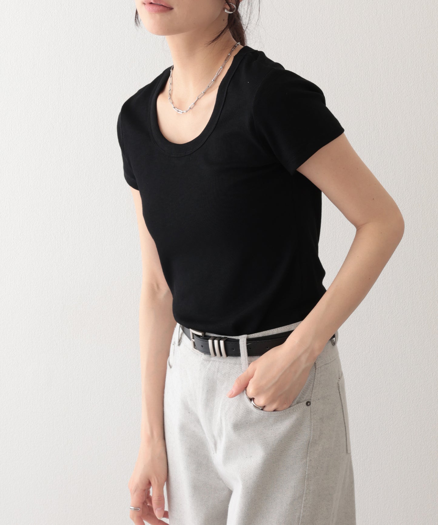 ラウンドネック バック カットアウト 半袖 Tシャツ