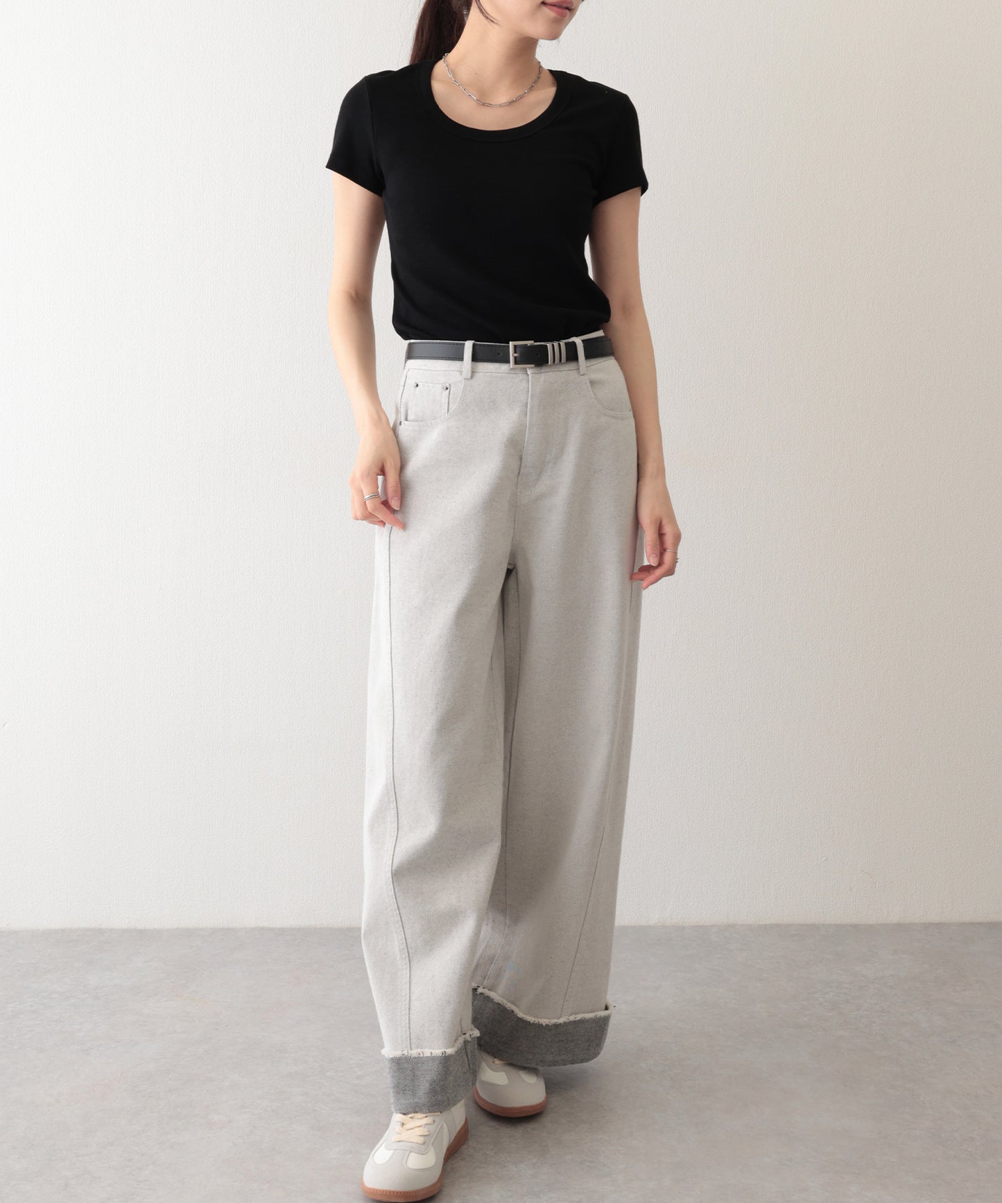 ラウンドネック バック カットアウト 半袖 Tシャツ