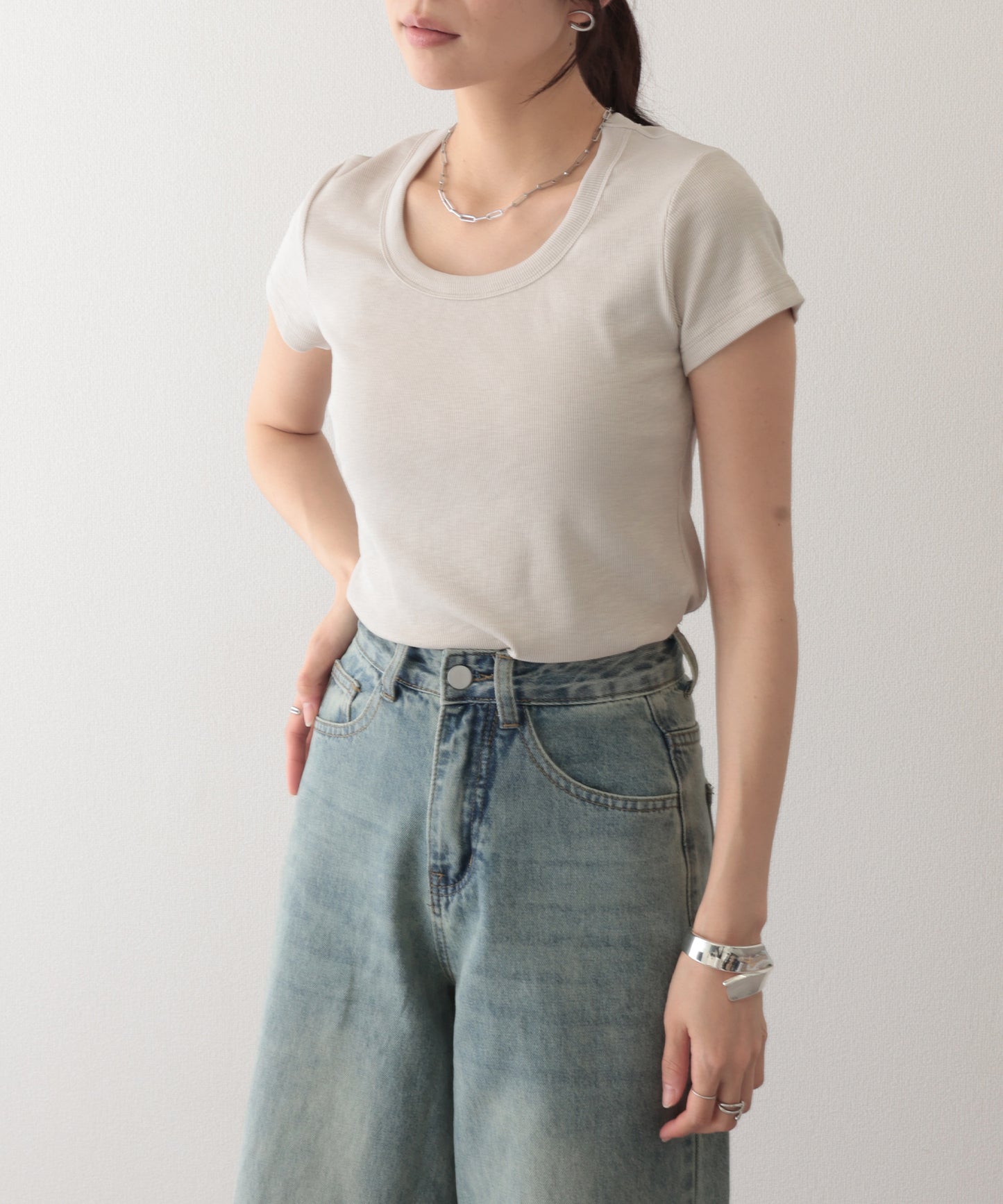 ラウンドネック バック カットアウト 半袖 Tシャツ