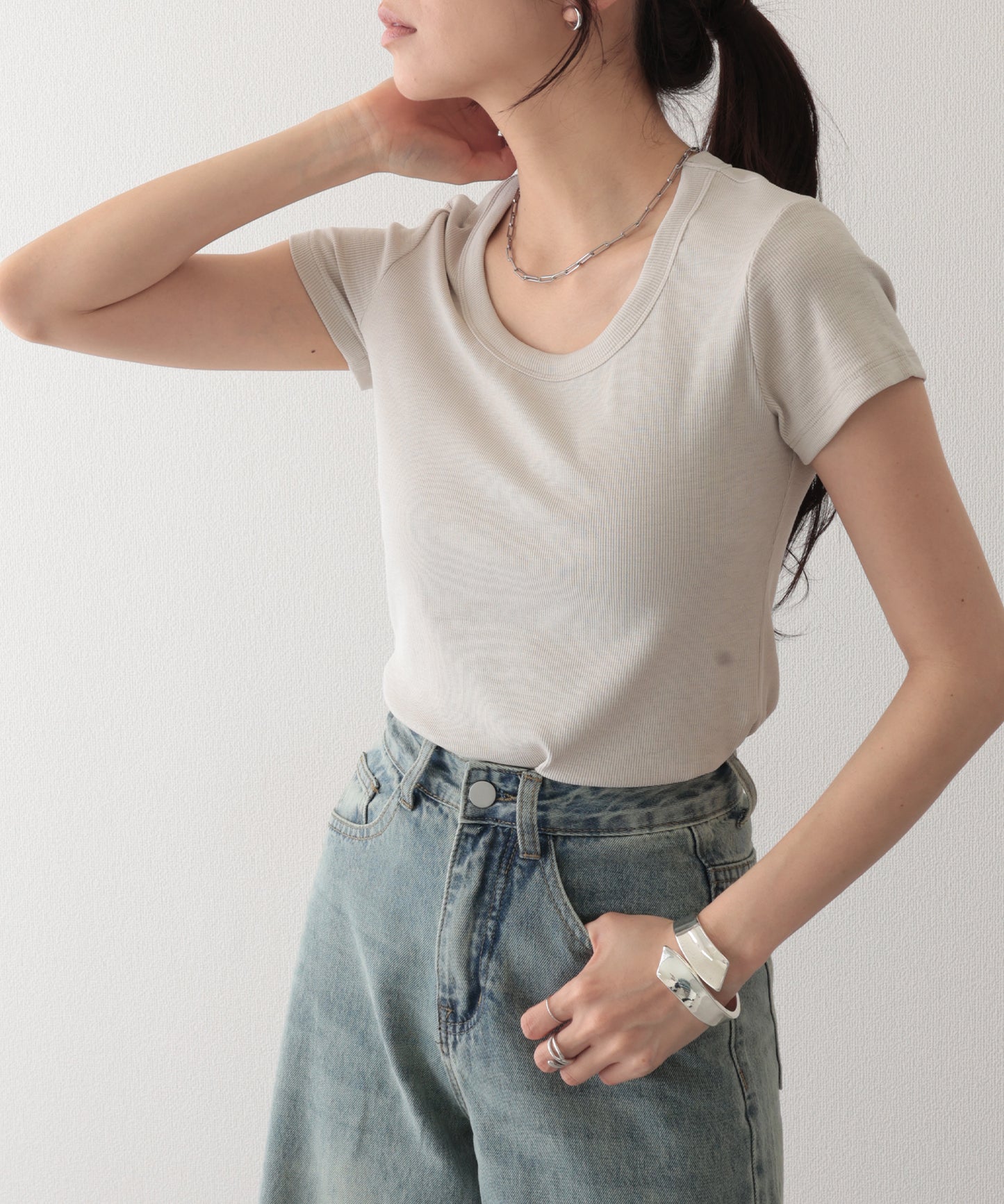 ラウンドネック バック カットアウト 半袖 Tシャツ