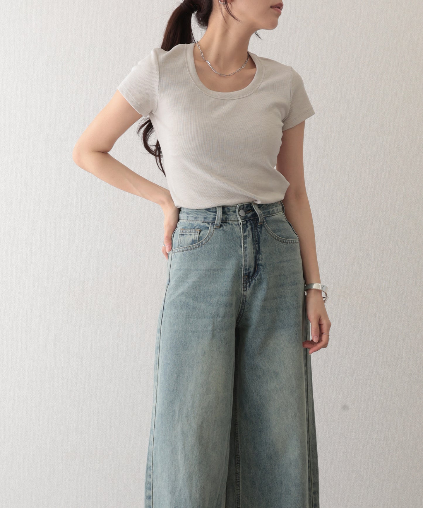 ラウンドネック バック カットアウト 半袖 Tシャツ