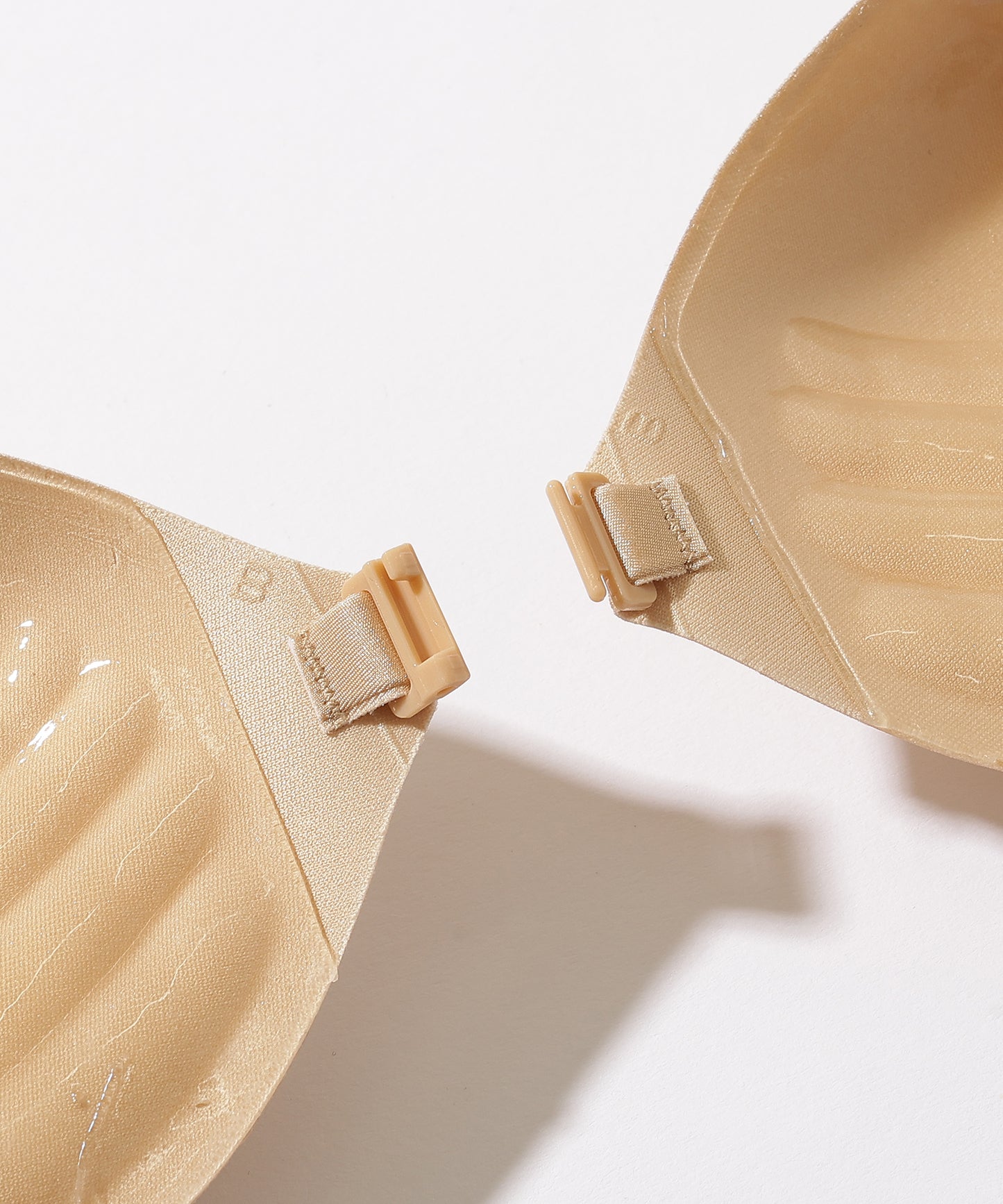 3D パッド付き ヌード シリコン ブラジャー