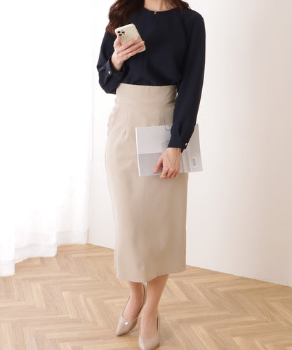 フロントホック付き キーネック センター ライン ブラウス