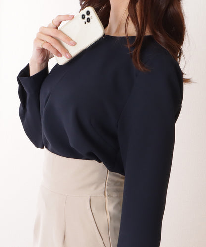 フロントホック付き キーネック センター ライン ブラウス