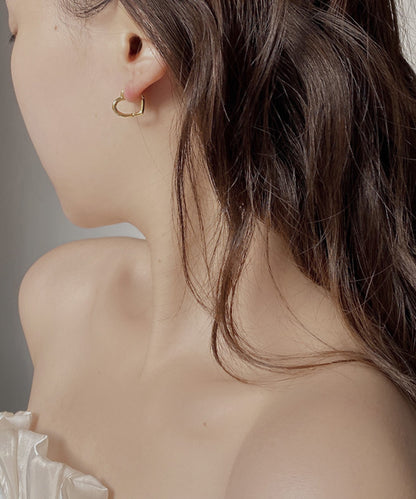 メタリック ミニマル ハート フープ ピアス