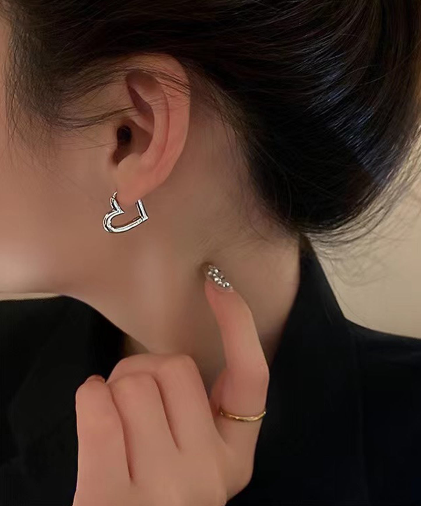 メタリック ミニマル ハート フープ ピアス