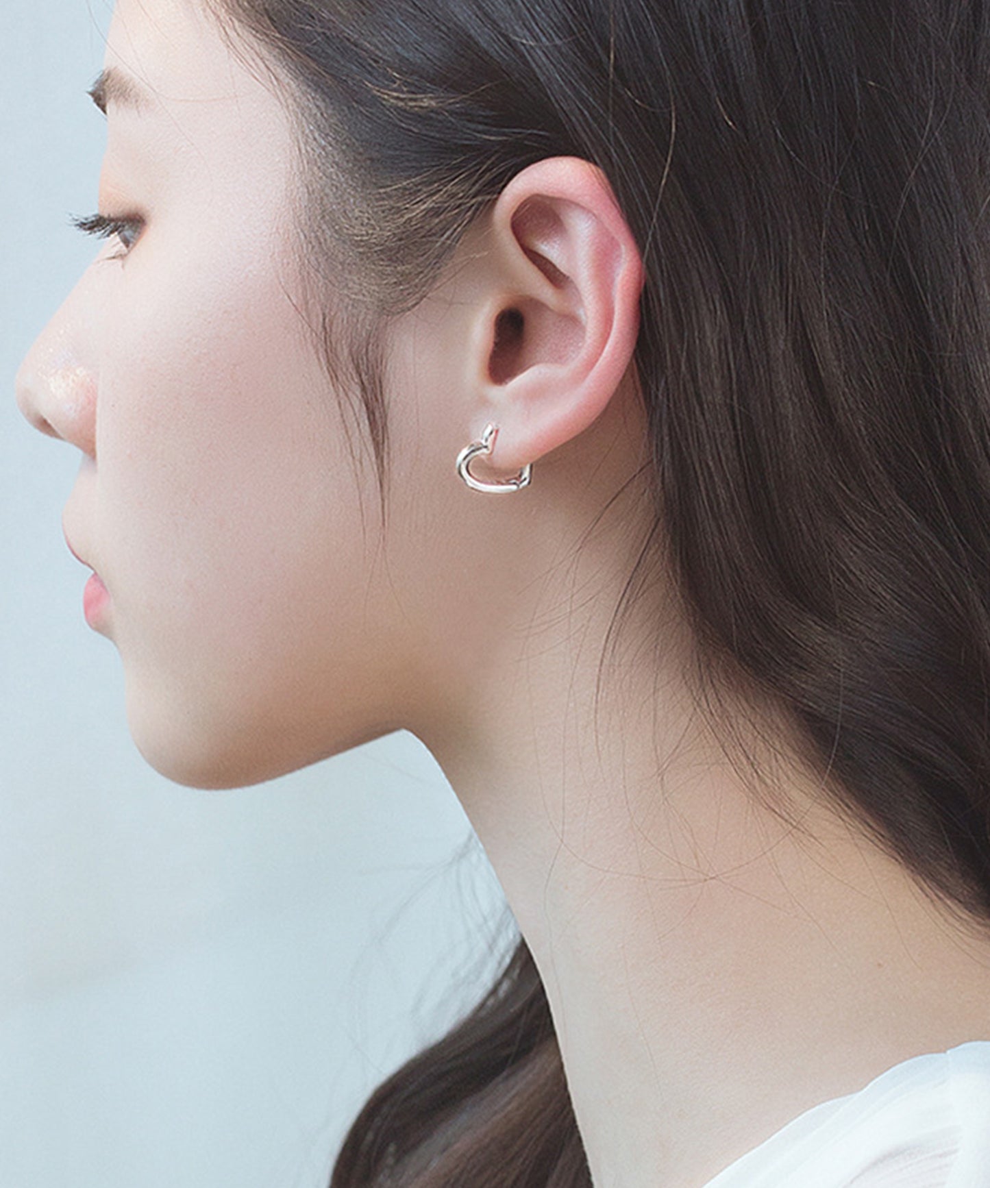 メタリック ミニマル ハート フープ ピアス