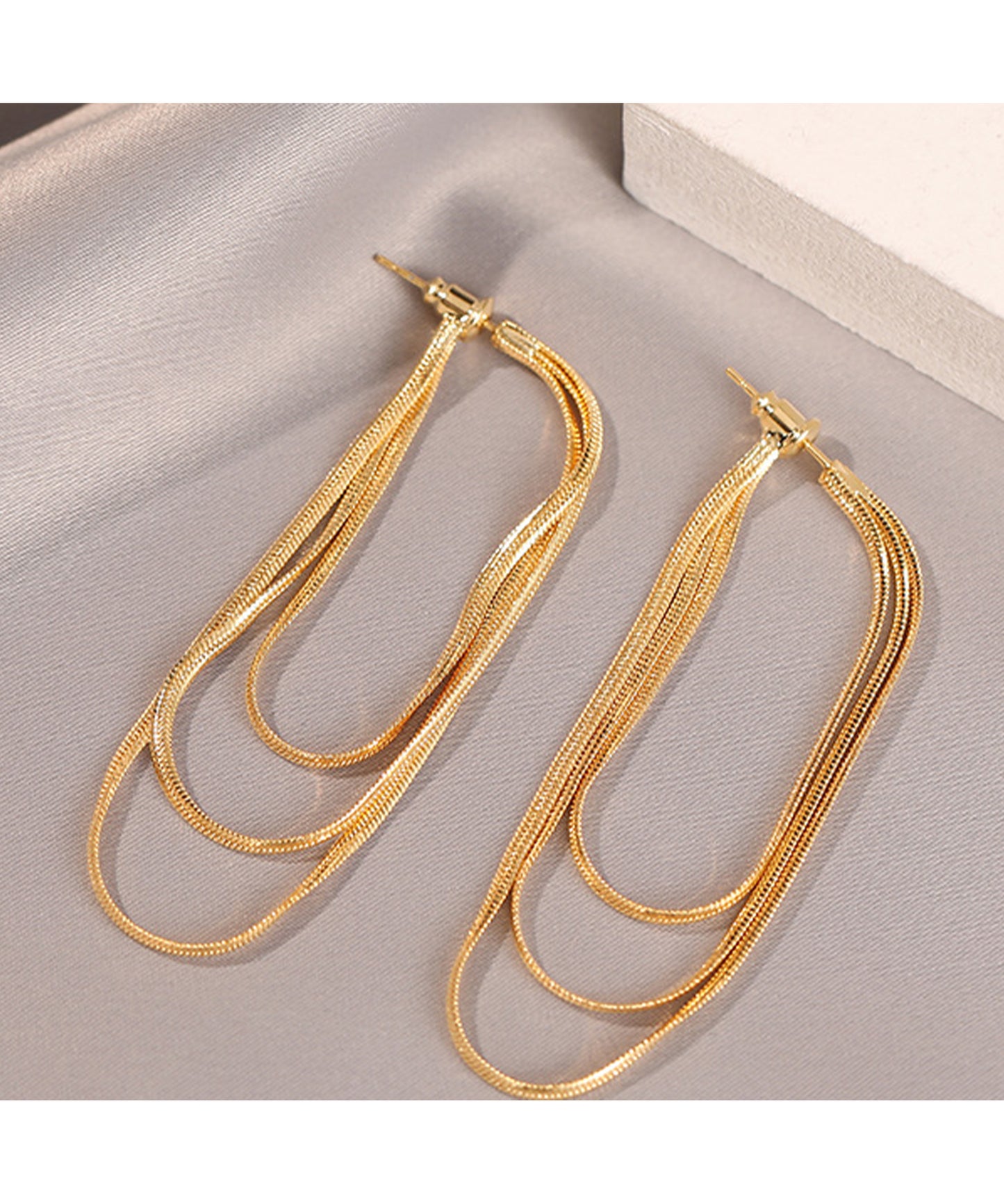 3連 スネークチェーン タッセル フリンジ ピアス