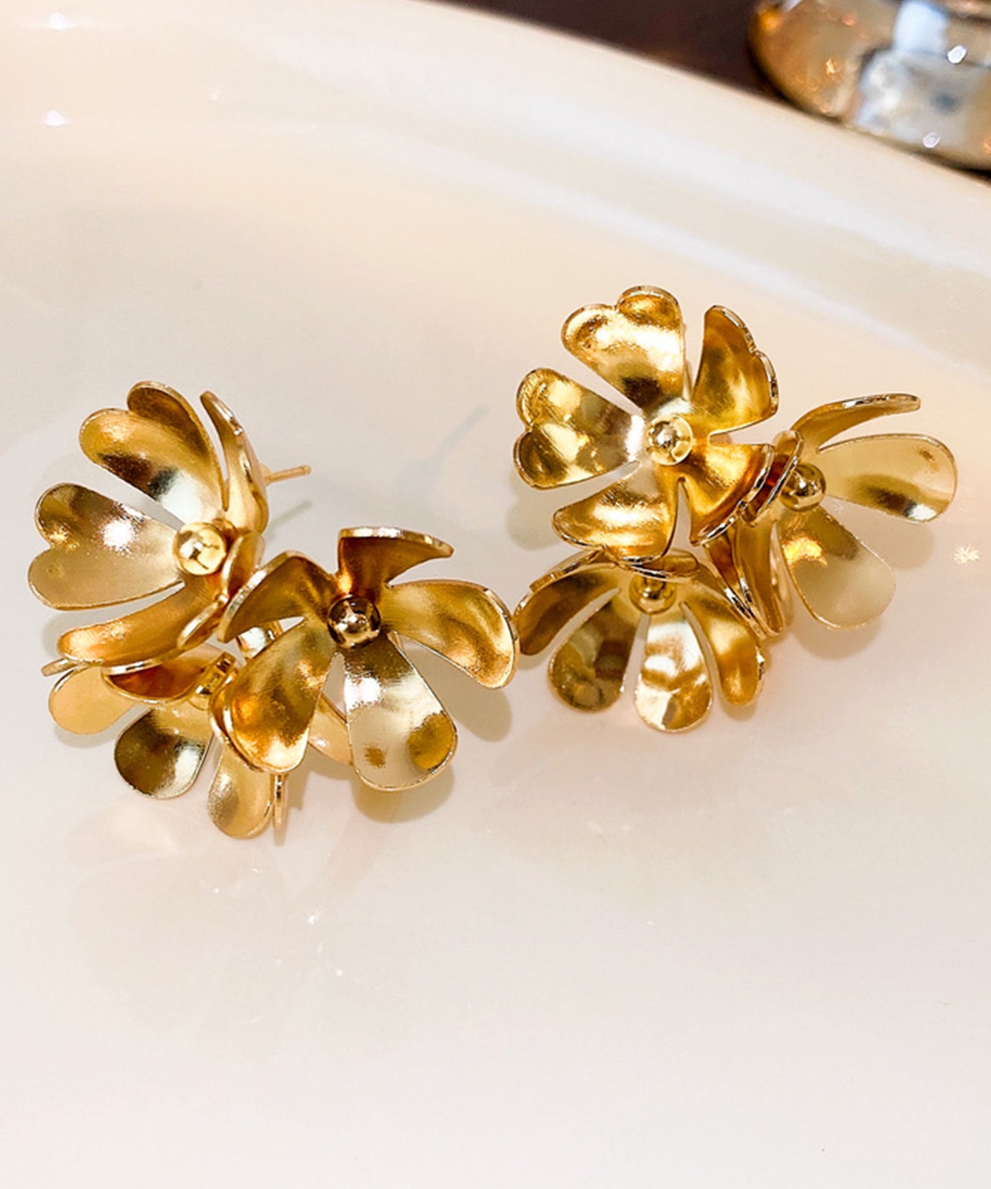 メタリック 3D ブーケ フープ ピアス