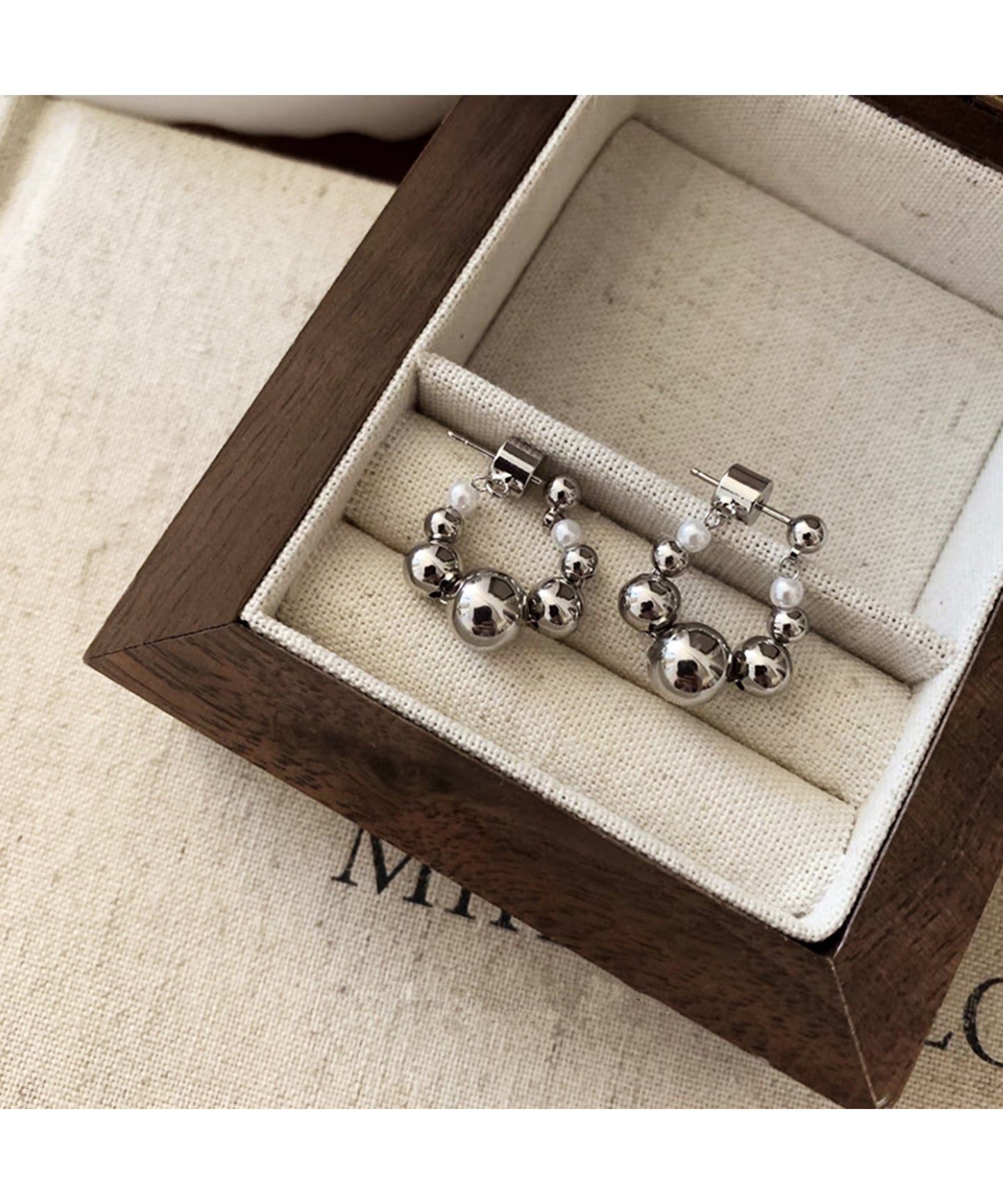 メタリック ボール チェーン フープ ピアス