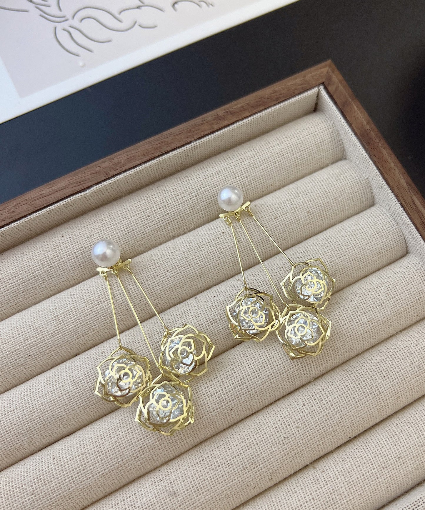 スケルトン ローズ パール スイング ピアス