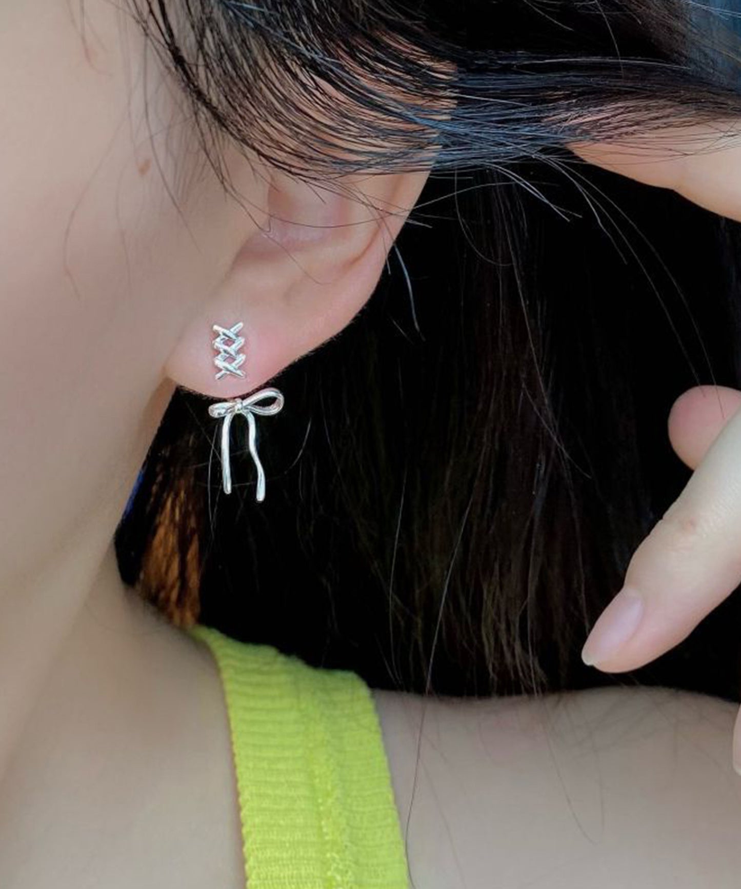 メタリック レースアップ リボン デザイン ピアス