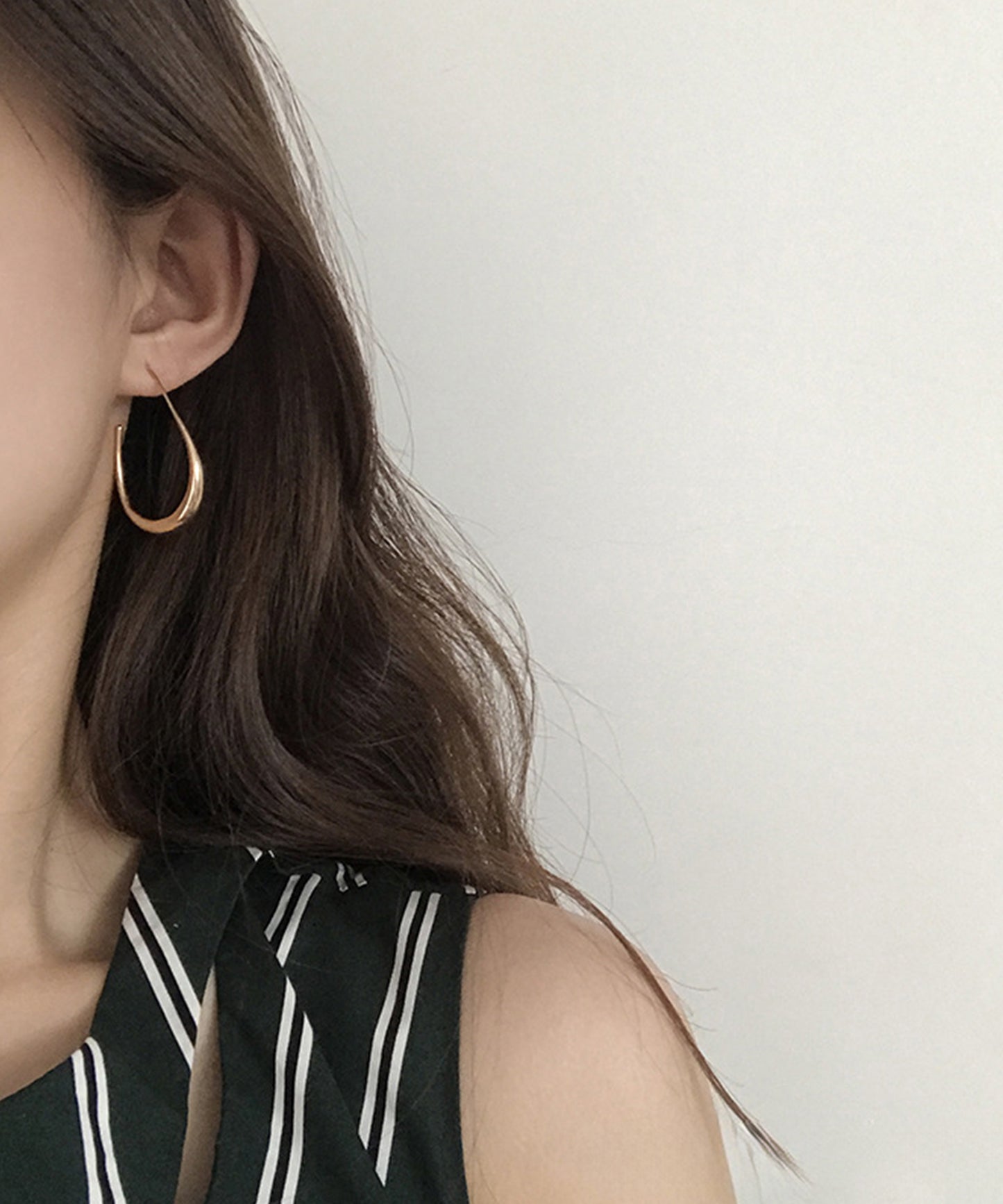 ドロップ ライン ミニマル フープ ピアス