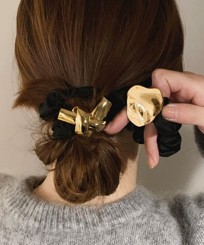メタリック モチーフ付き ベロア シュシュ ヘアゴム