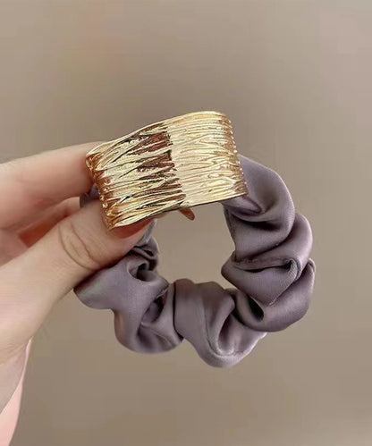 メタリック プレート付き サテン調 シュシュ ゴム