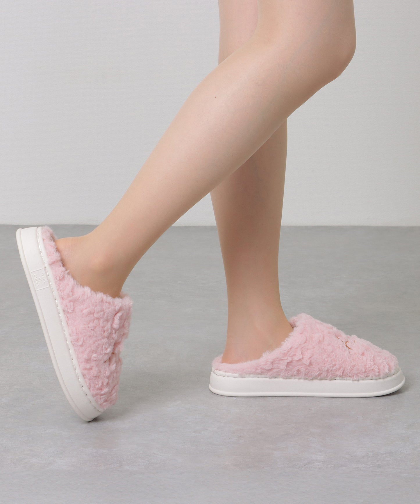 ロゴ 刺繍 厚底 保温 ルーム シューズ