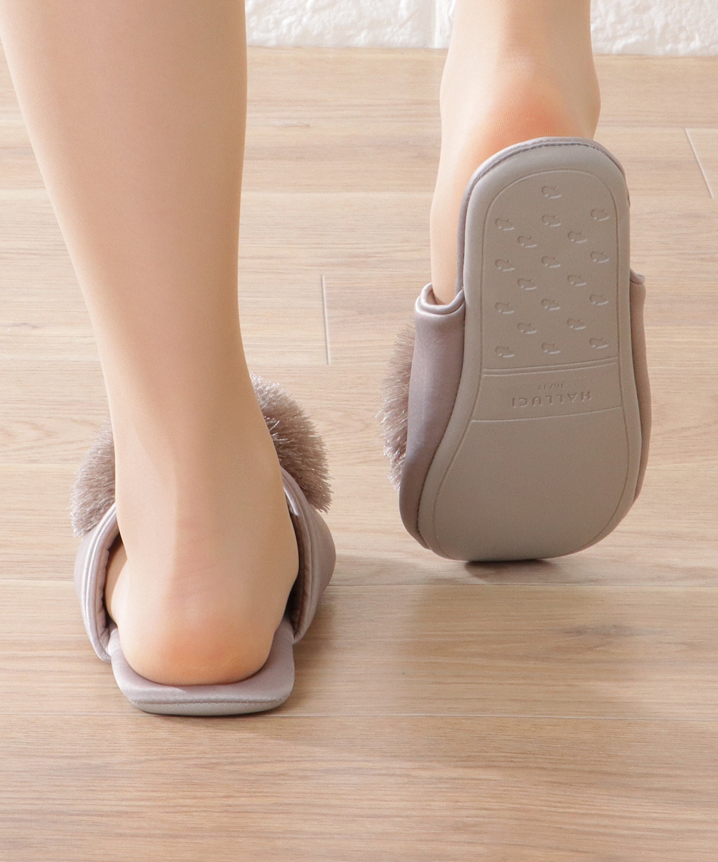 タッセル ボール付き フラット ルーム スリッパ