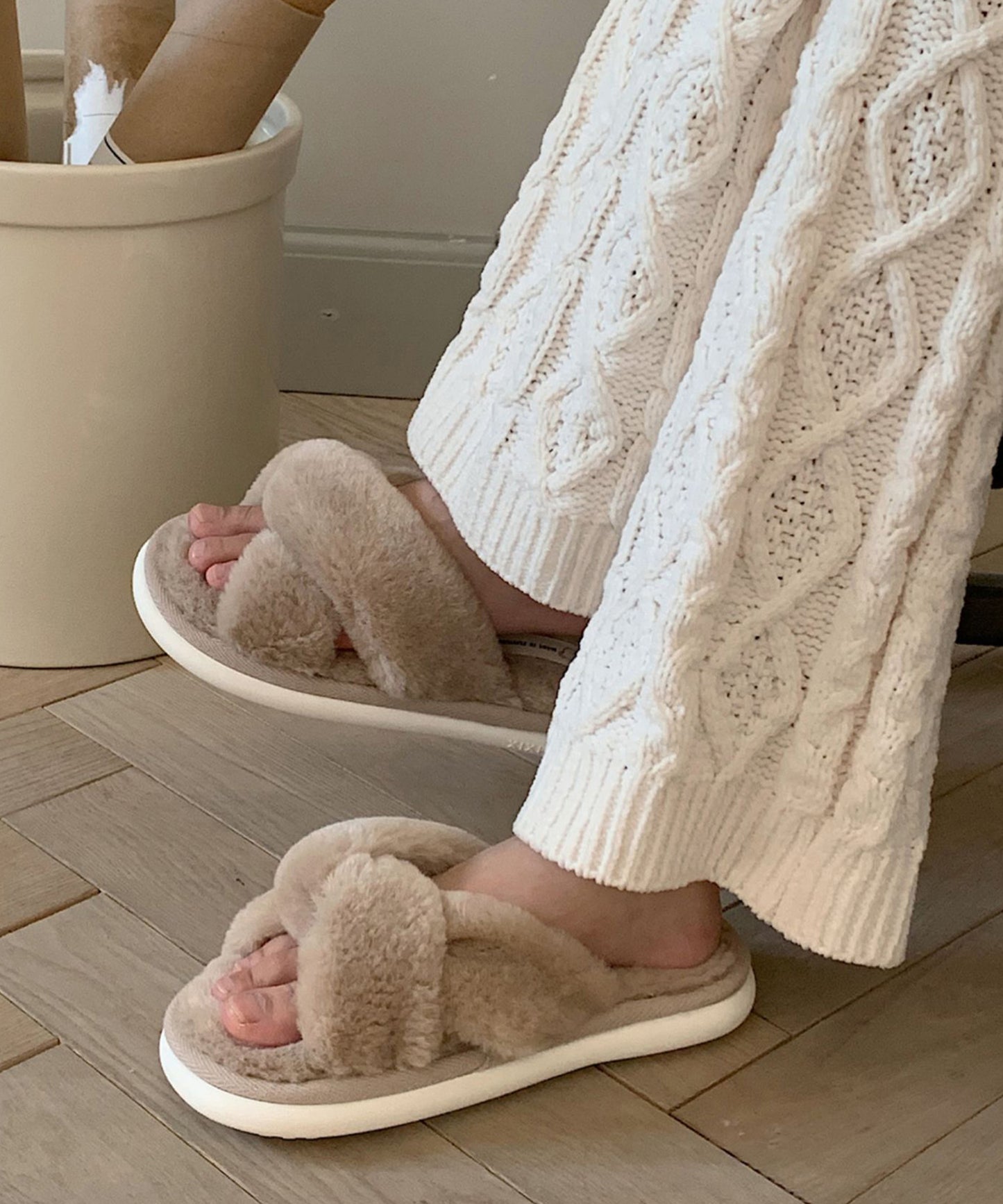 ファー ツイスト クロスデザイン フラット スリッパ ルームシューズ