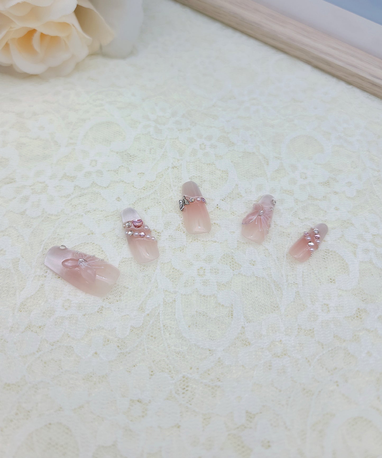 3D バタフライ ビジューライン フレンチ ネイルチップ