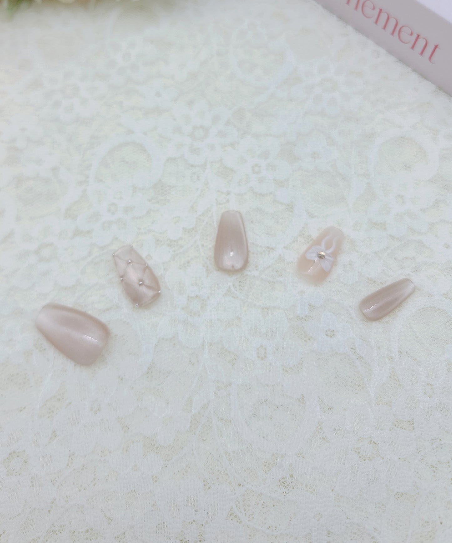 シャンパン ドット リボン アート スクエア ネイルチップ
