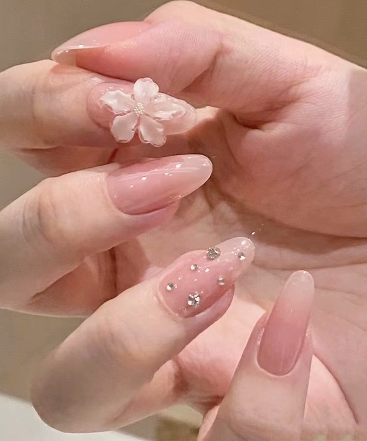 3D フラワー クリア ビジュー ネイルチップ