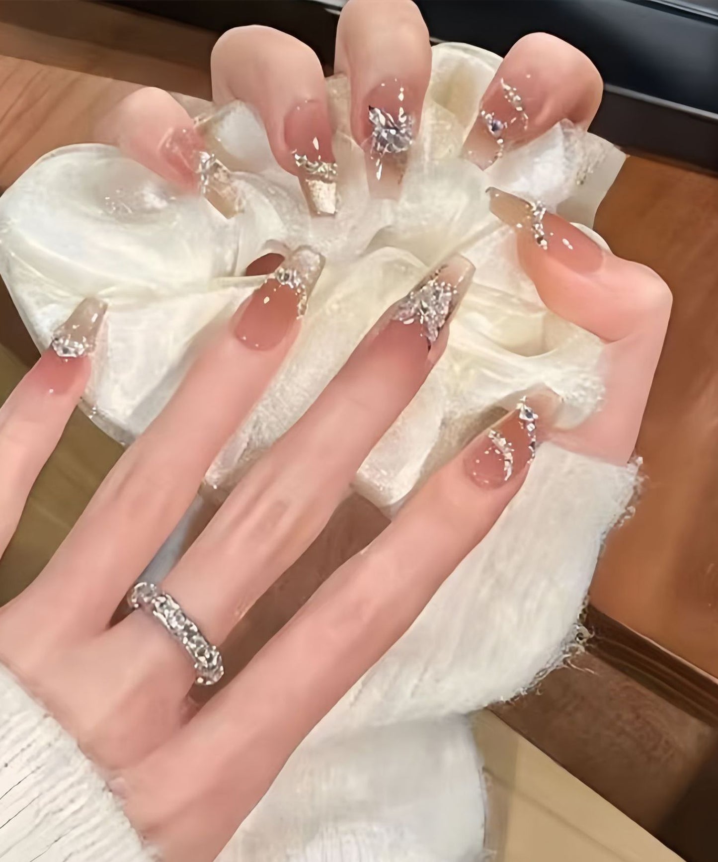 ビジュー付き バタフライ アート ラメ ネイルチップ