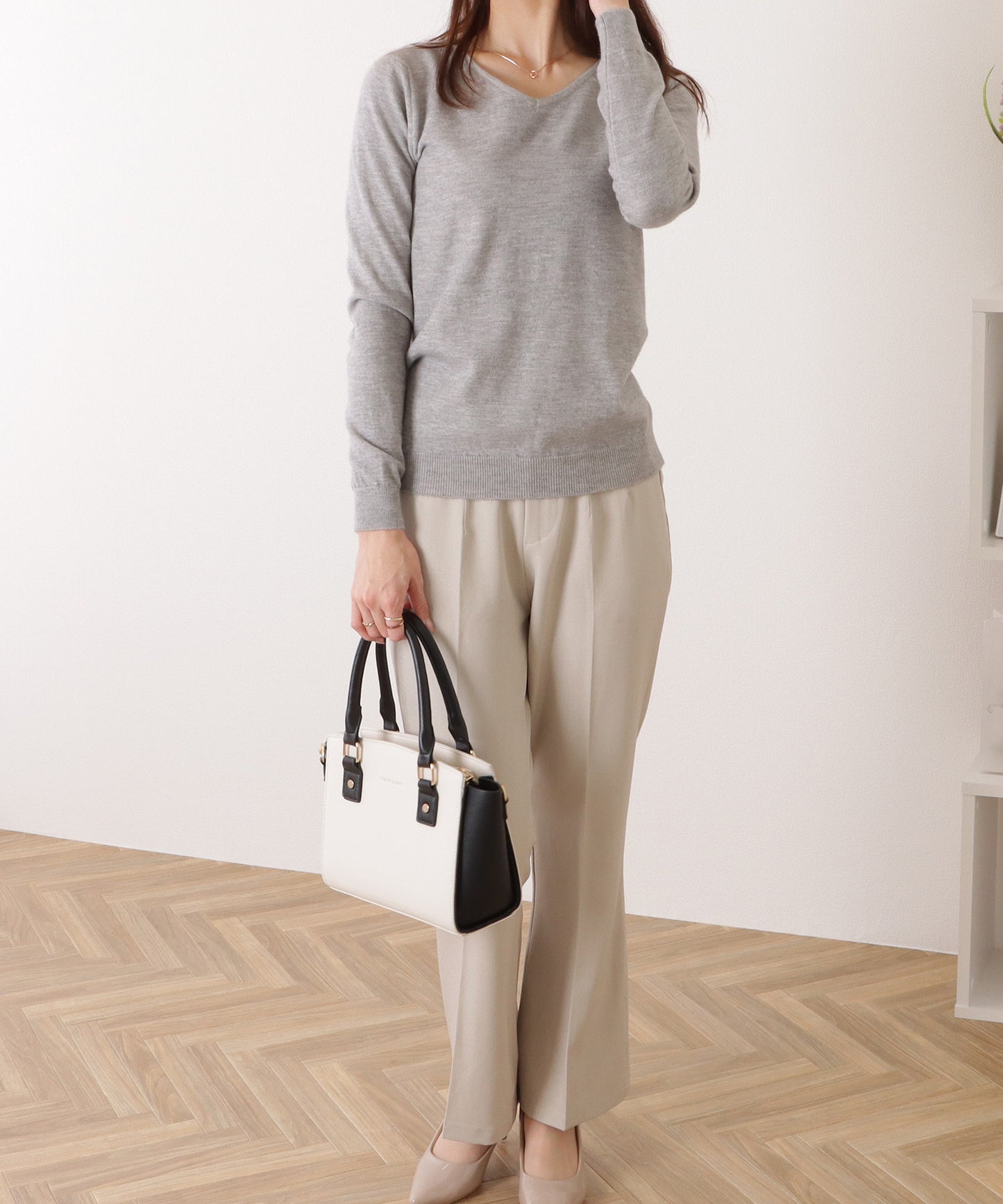 Vネックカシミヤタッチスフレニットプルオーバー