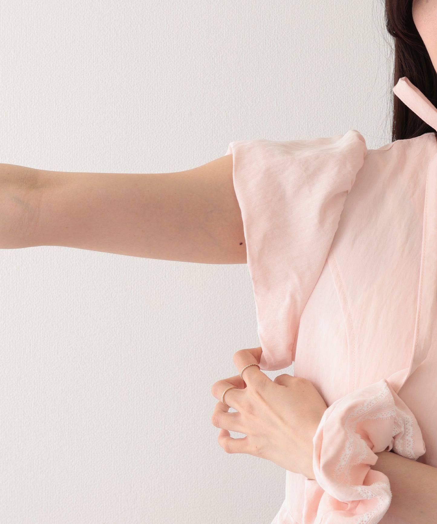 チョーカー付き クルーネック パフスリーブ ギャザー ロング ワンピース