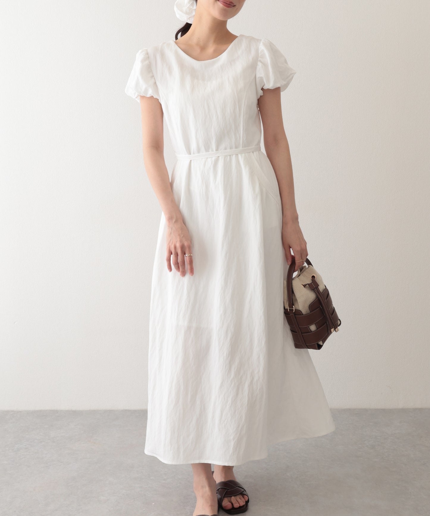 チョーカー付き クルーネック パフスリーブ ギャザー ロング ワンピース