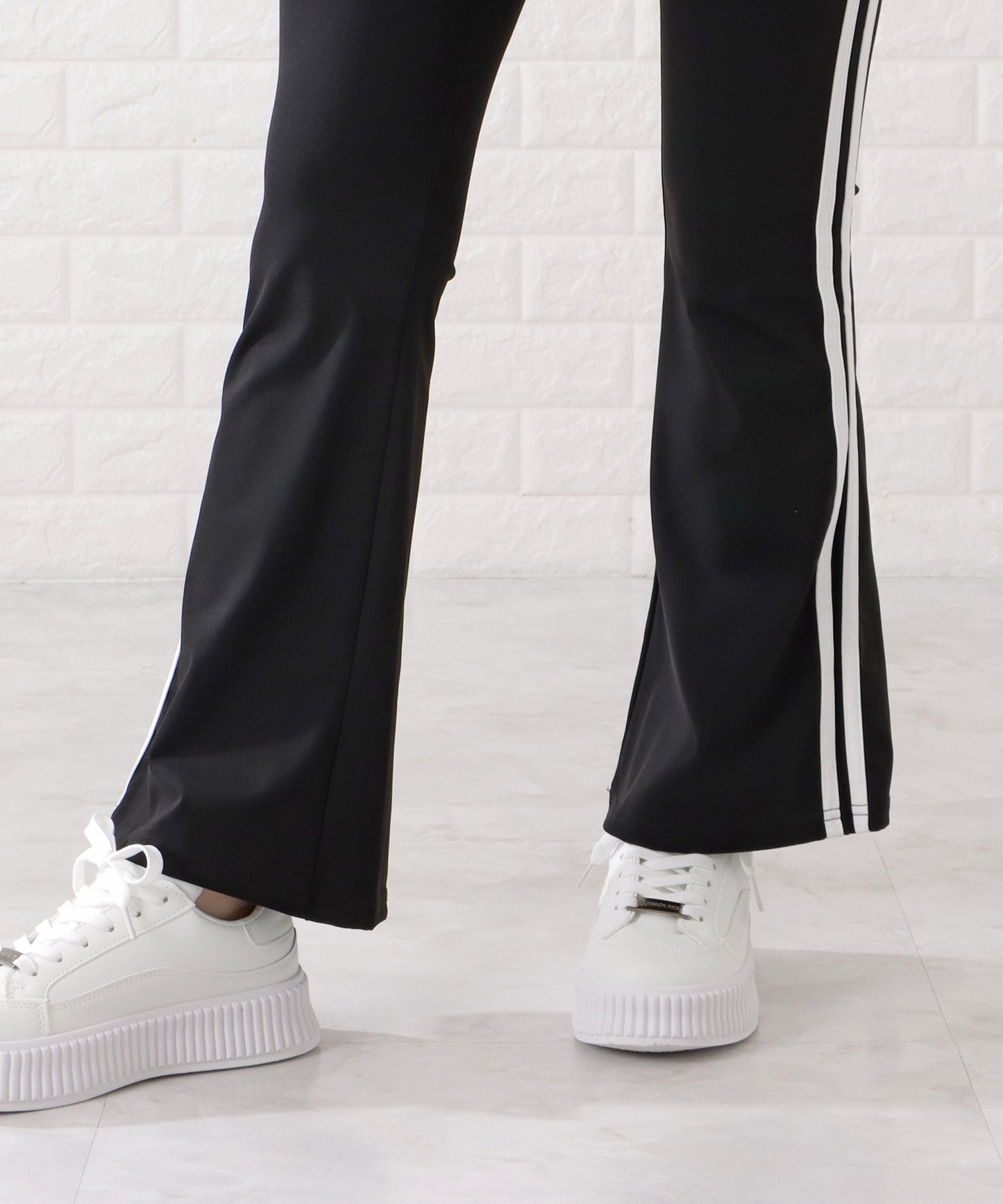 サイドラインストレッチフレアパンツ