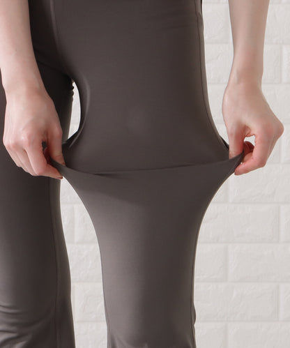 美シルエットシンプルスリムフレアパンツ