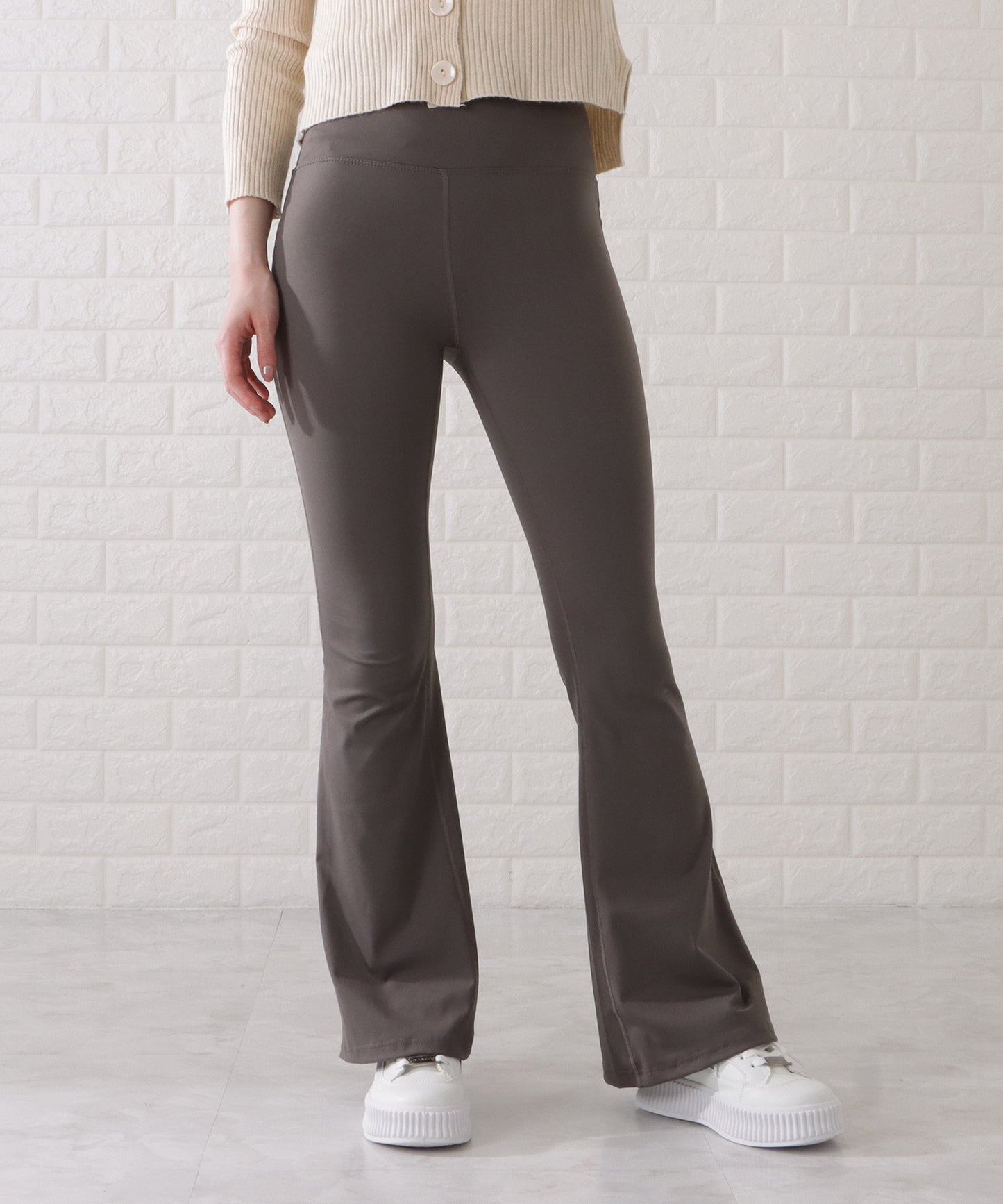 美シルエットシンプルスリムフレアパンツ