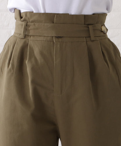 ハイウエストベルト付きクロップドパンツ