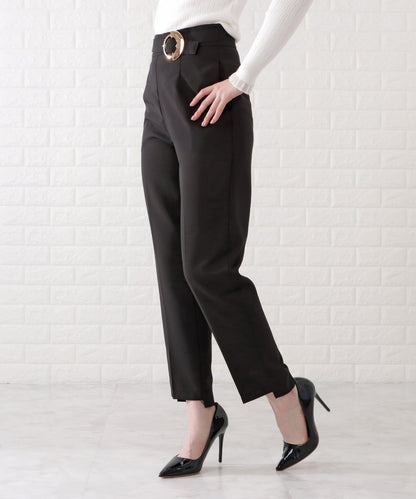 リングバックル付きタックストレートパンツ