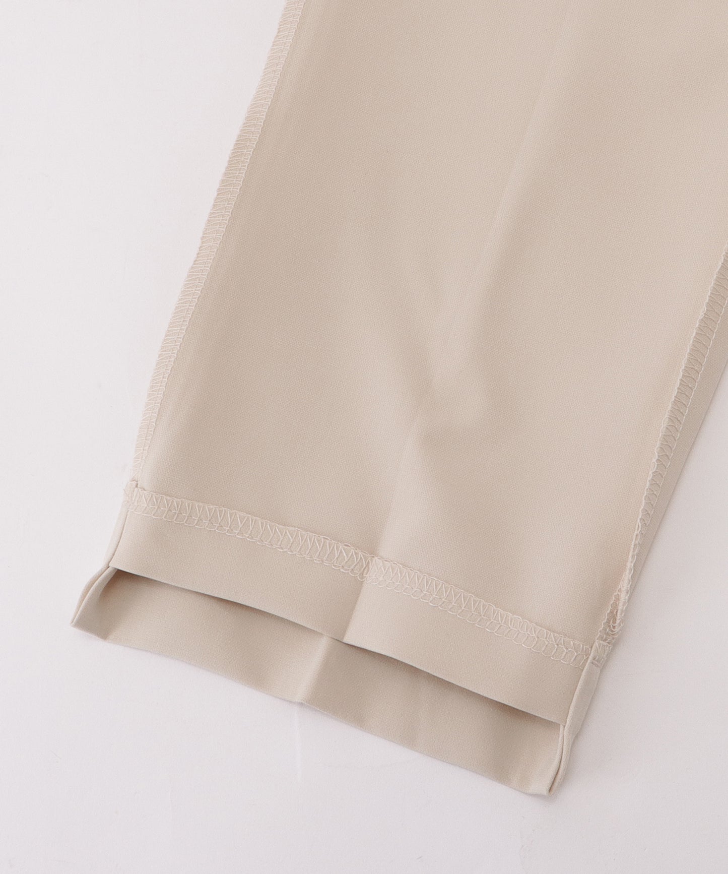 リングバックル付きタックストレートパンツ