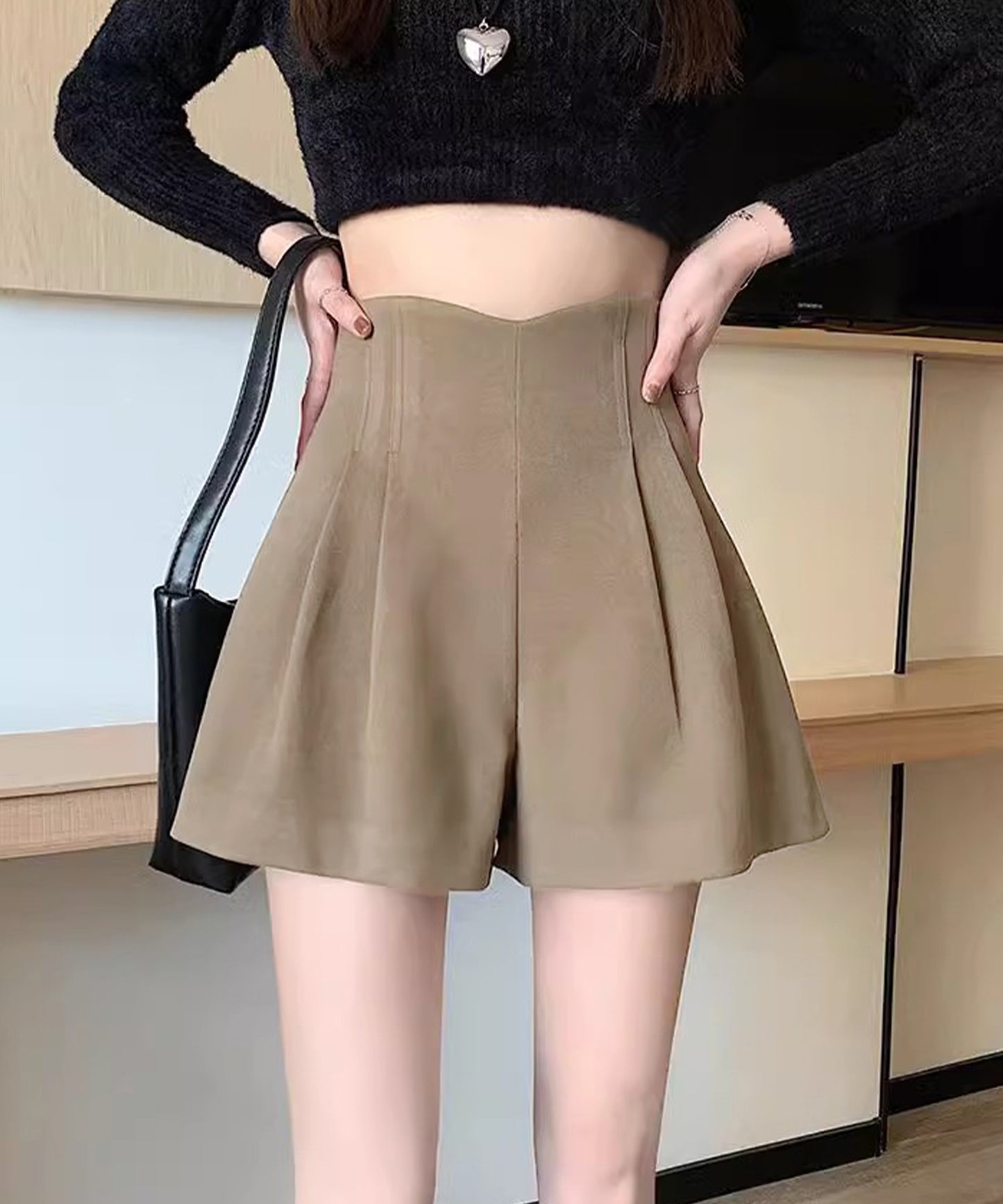 ウエーブ ライン ハイウエスト ミニ丈 タック パンツ