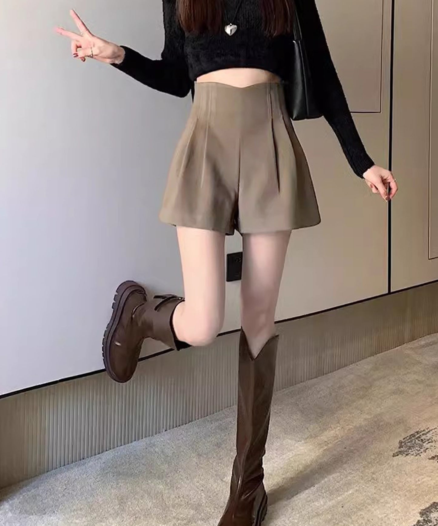 ウエーブ ライン ハイウエスト ミニ丈 タック パンツ
