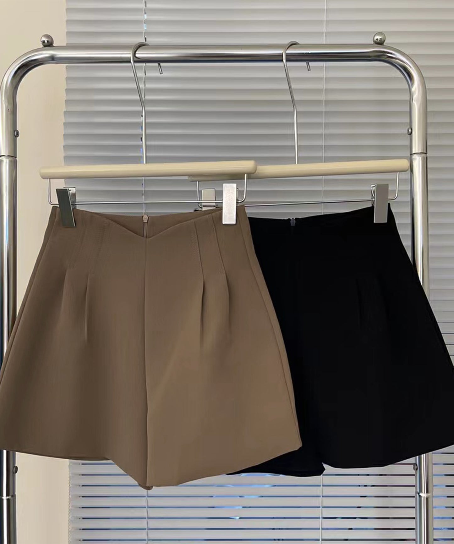 ダブルタック ハイウエスト フレア ショート パンツ