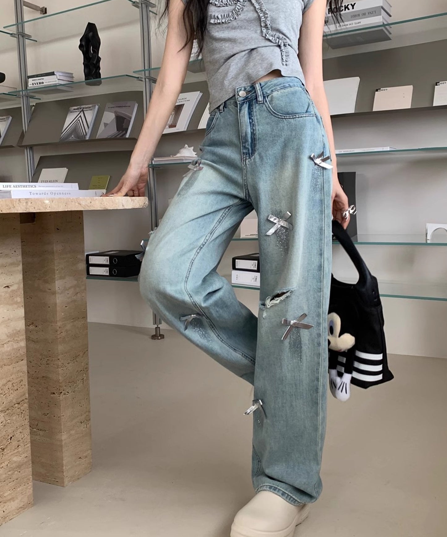 ウォッシュ加工 ダメージ リボン付き ハイウエスト デニムパンツ