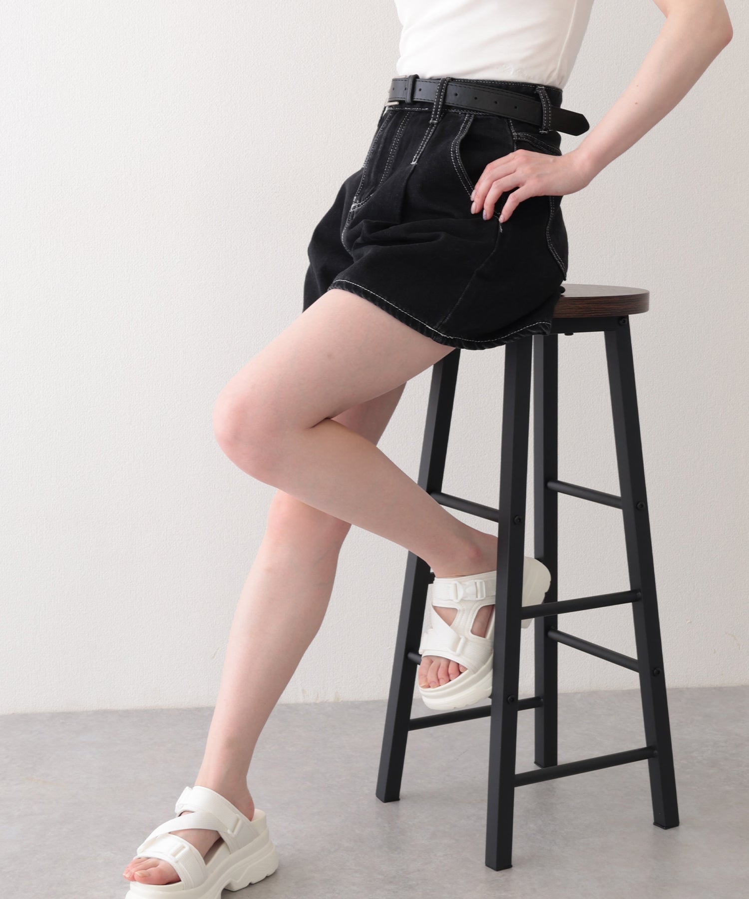 タック ステッチ入り ハイウエスト Aライン デニム ショートパンツ