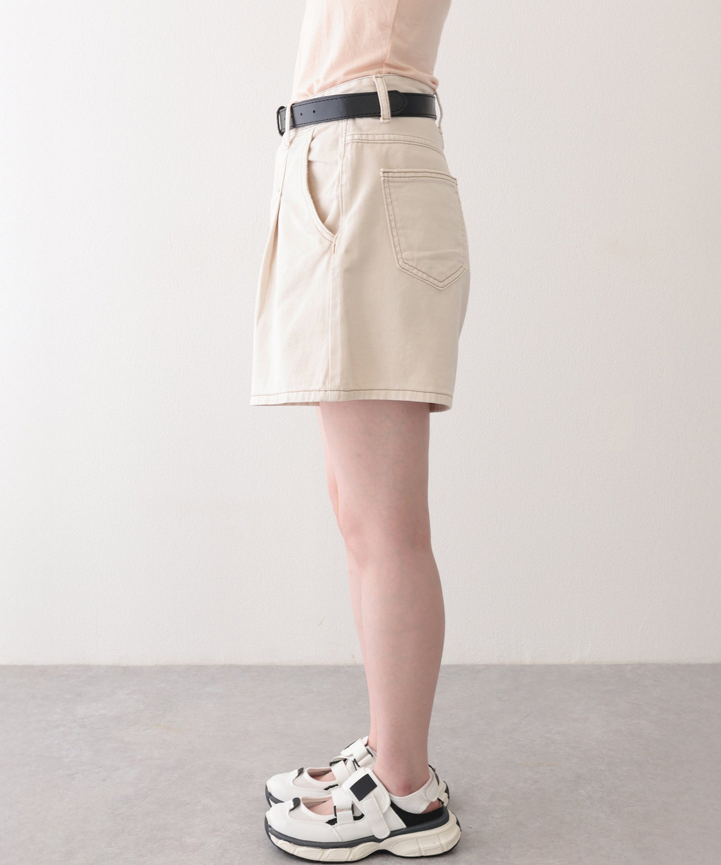 タック ステッチ入り ハイウエスト Aライン デニム ショートパンツ