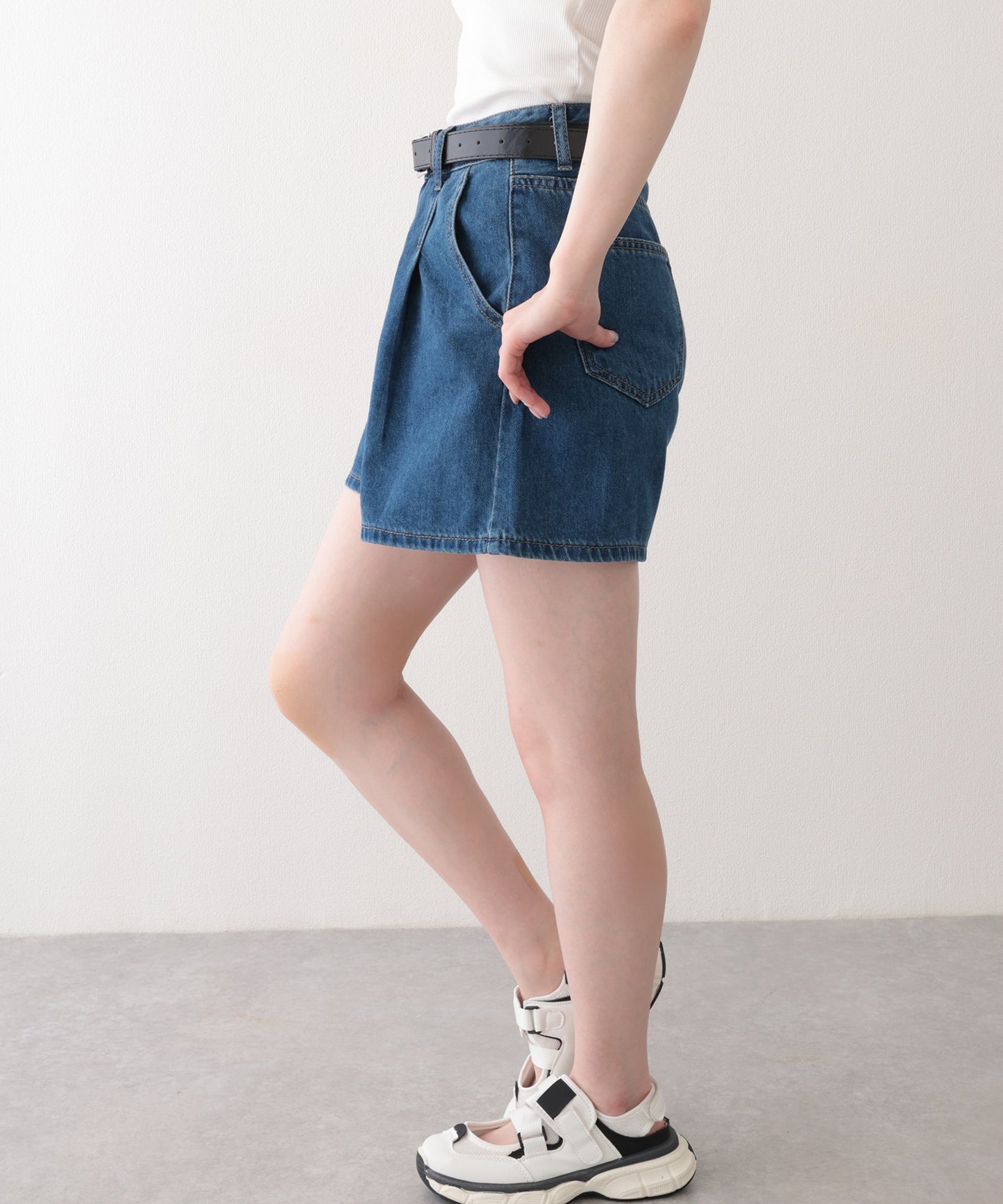 タック ステッチ入り ハイウエスト Aライン デニム ショートパンツ